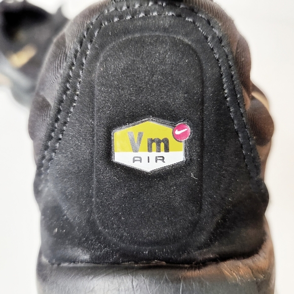 Nike Air VaporMax Plus Black Gold Sneakers Men's Size 10 - Picture 3 of 8